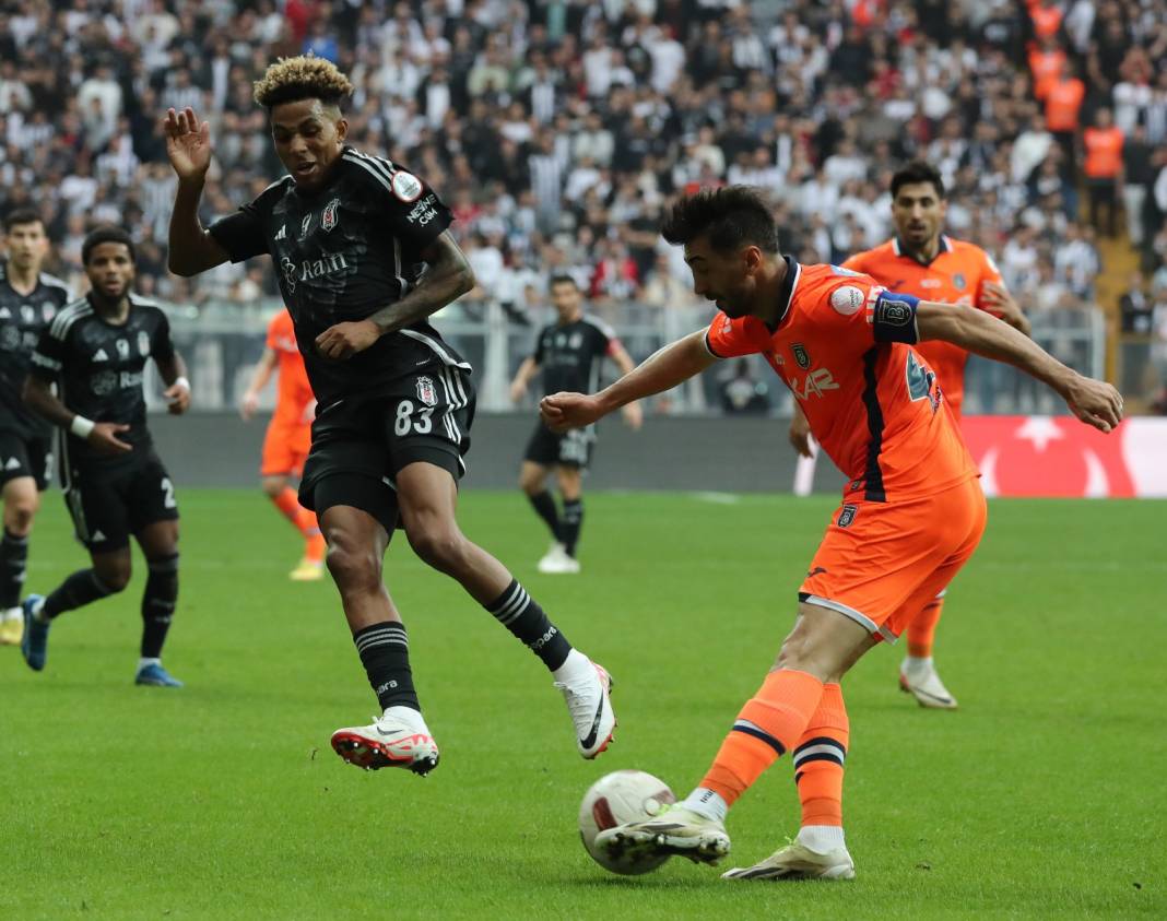 Beşiktaş Başakşehir maçı tribünlerinden muazzam kareler 8